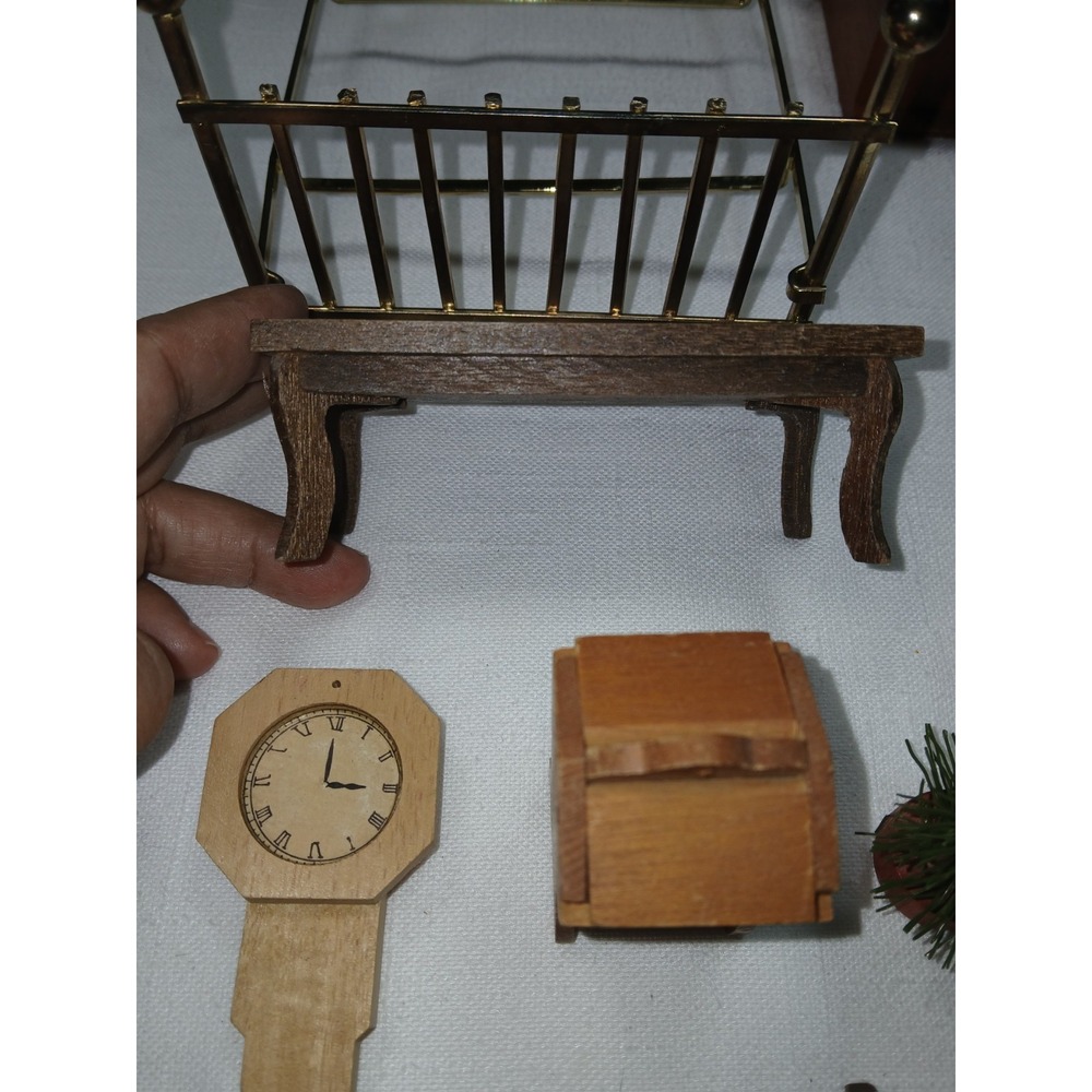 Vtg Miniature Dollhouse Wooden Wingback Living Room Set Sofa & 2 Chairs /Bed Lot - Picture 13 of 16
